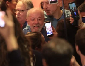 Lula é reeleito com mais de 64 milhões de votos e promete regular plataformas digitais
