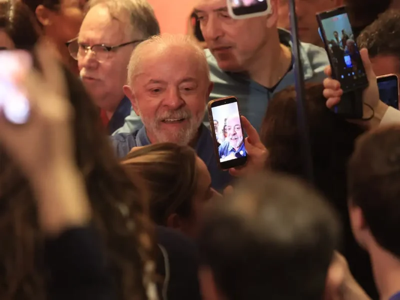 Lula é reeleito com mais de 64 milhões de votos e promete regular plataformas digitais