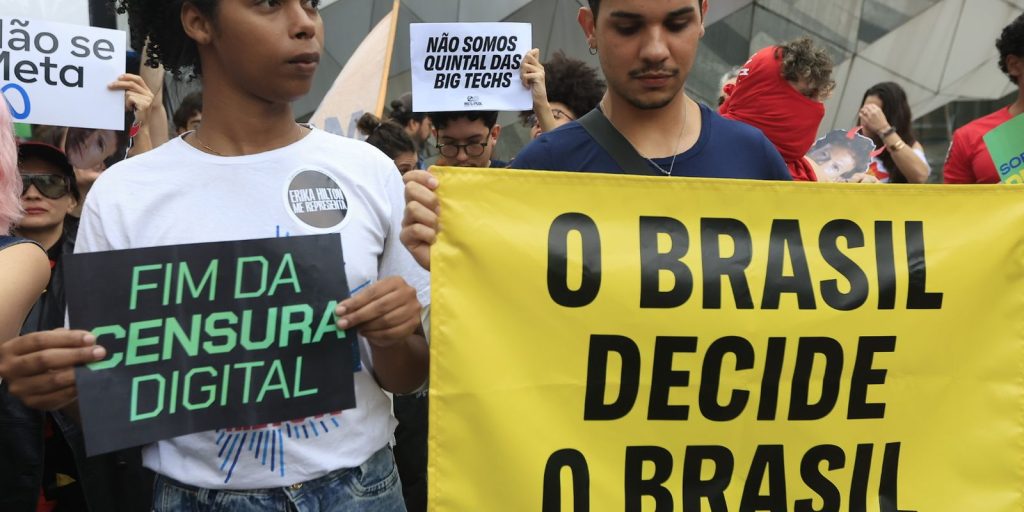 Entidades levam ao TSE alerta sobre bloqueios e queda de alcance nas redes