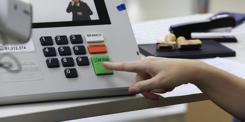 Abstenção recorde no 1º turno não impede voto no 2º, mas eleitor precisa justificar ausência
