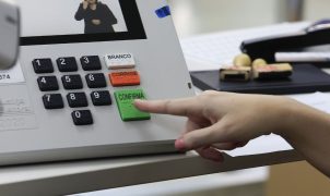 Abstenção recorde no 1º turno não impede voto no 2º, mas eleitor precisa justificar ausência