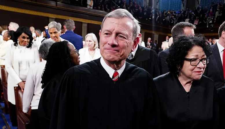 John Roberts' Maine home targeted again by liberal kayak protesters