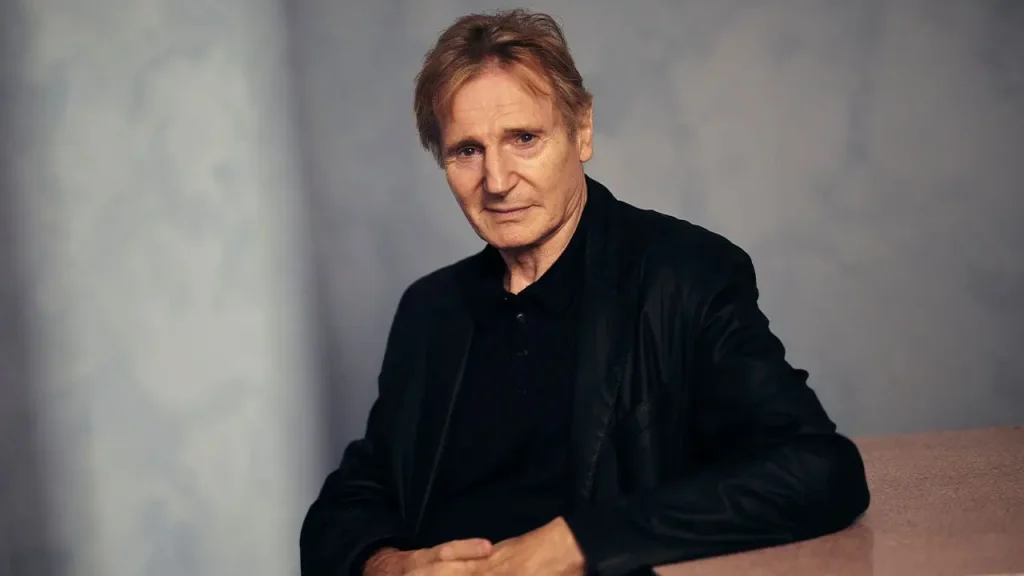 Liam Neeson diz que não frequenta academia e mantém forma com caminhadas diárias aos 74 anos