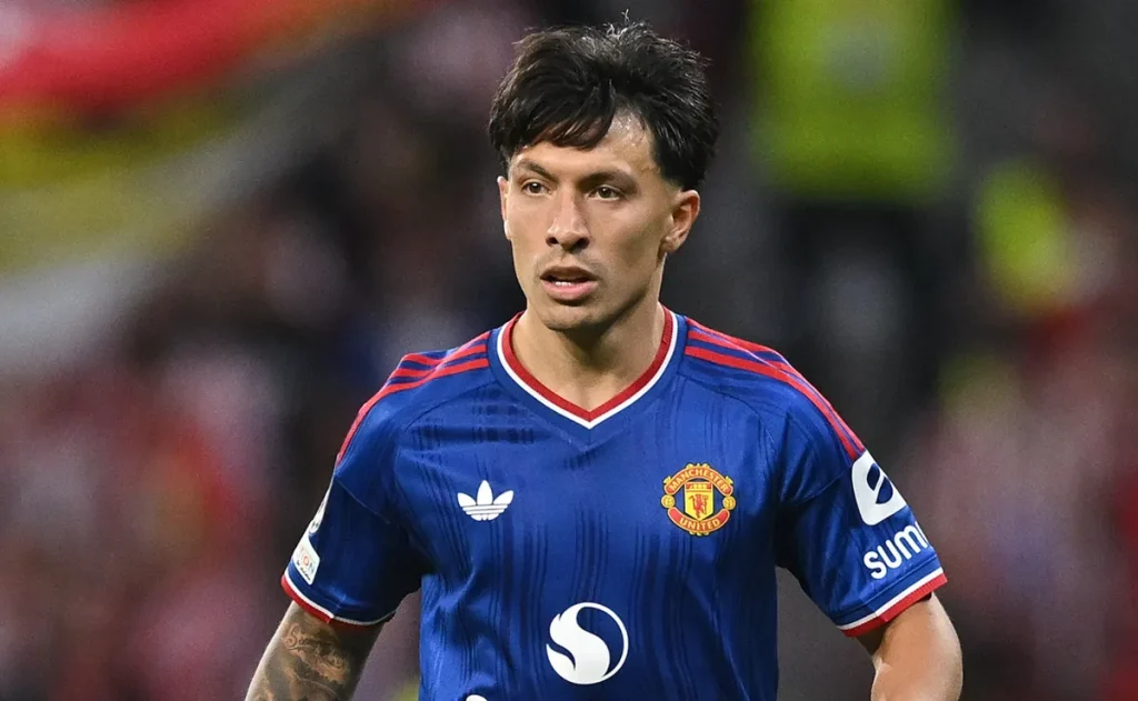 Lisandro Martínez pode ser multado pelo Manchester United após críticas públicas ao clube