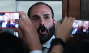 Eduardo Bolsonaro tem prisão aberta e pena pendente no BNMP após condenação no STF