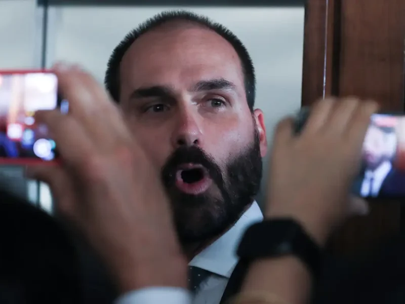 Eduardo Bolsonaro tem prisão aberta e pena pendente no BNMP após condenação no STF