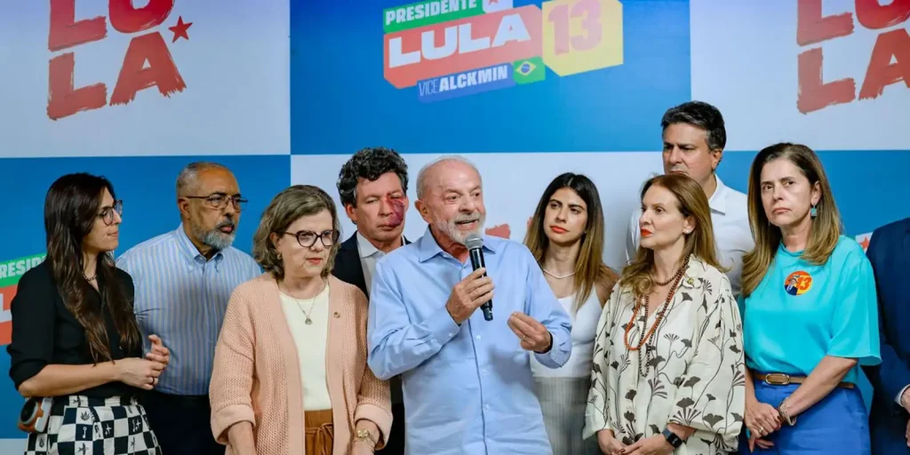 Lula diz que Senado pode aprovar fim da escala 6×1 e critica proposta de corte de investimentos