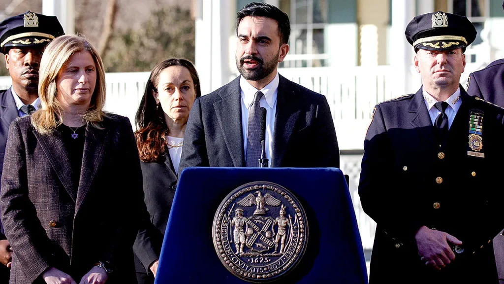 Mamdani lança revisão do uso da força pela polícia de Nova York, mas mantém promessas de campanha não cumpridas