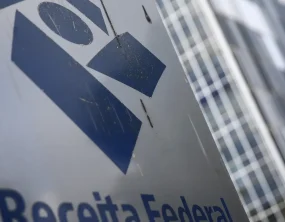Receita paga R$ 41 bilhões em restituições do IR e orienta 500 mil a corrigir pendências