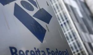 Receita paga R$ 41 bilhões em restituições do IR e orienta 500 mil a corrigir pendências