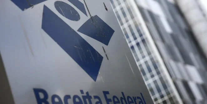 Receita paga R$ 41 bilhões em restituições do IR e orienta 500 mil a corrigir pendências