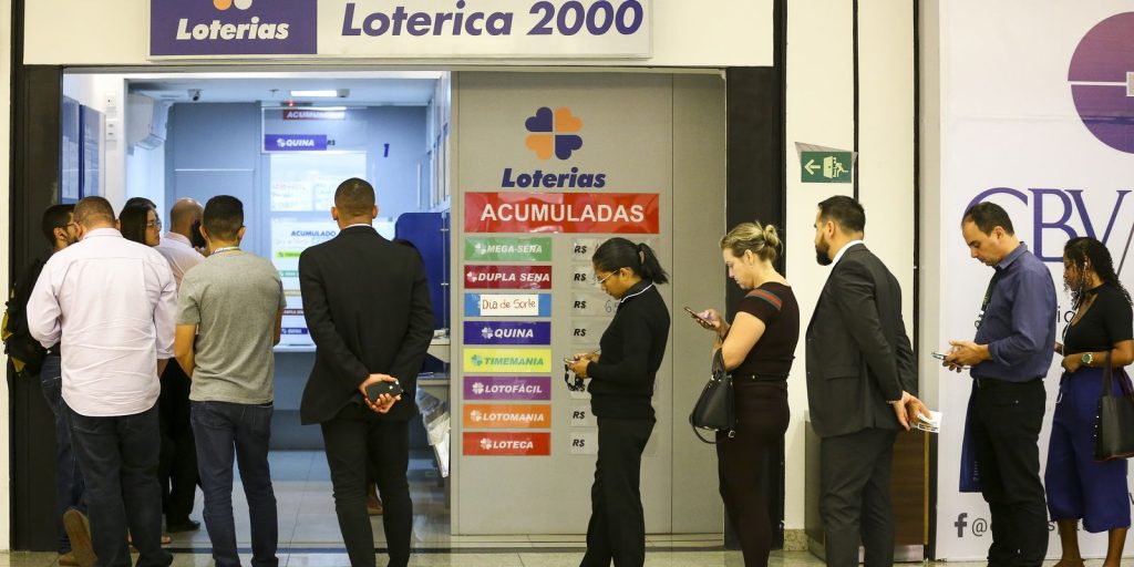 Mega-Sena sorteia R$ 112 milhões neste domingo; apostas vão até as 22h de sábado