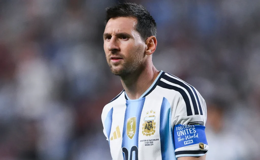 Cristian Romero herda a braçadeira de capitão da Argentina após despedida de Messi