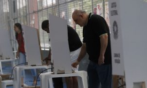 Eleições 2026: colinha de papel é permitida, mas celular é proibido na cabine de votação