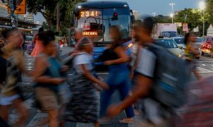 Medo da violência redesenha rotina de mulheres no Rio, aponta pesquisa