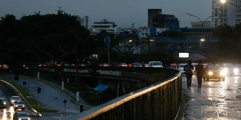 Inmet alerta para tempestades no Centro-Oeste, Sudeste e Sul nesta quarta-feira