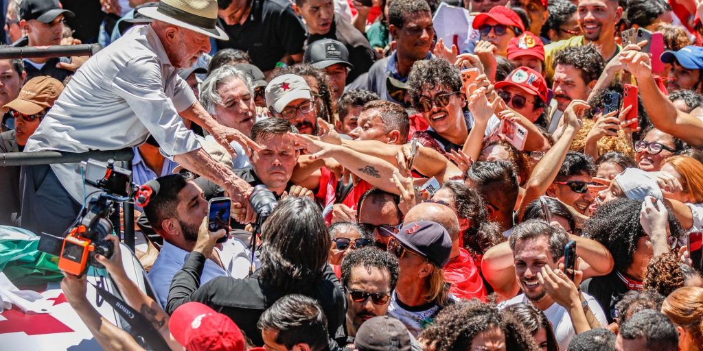 Lula diz em Ceilândia que país não será governado por sócios do Banco Master
