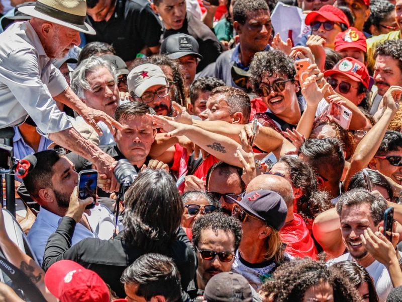 Lula diz em Ceilândia que país não será governado por sócios do Banco Master