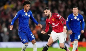Chelsea e Manchester United se enfrentam em duelo decisivo na briga por vagas europeias