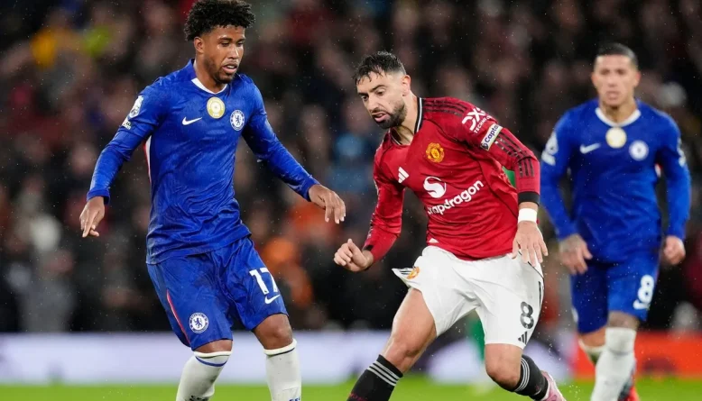 Chelsea e Manchester United se enfrentam em duelo decisivo na briga por vagas europeias