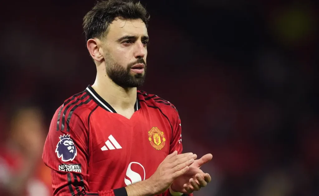 Como e Manchester United definem escalações para duelo da Champions; Fabregas e Carrick se enfrentam