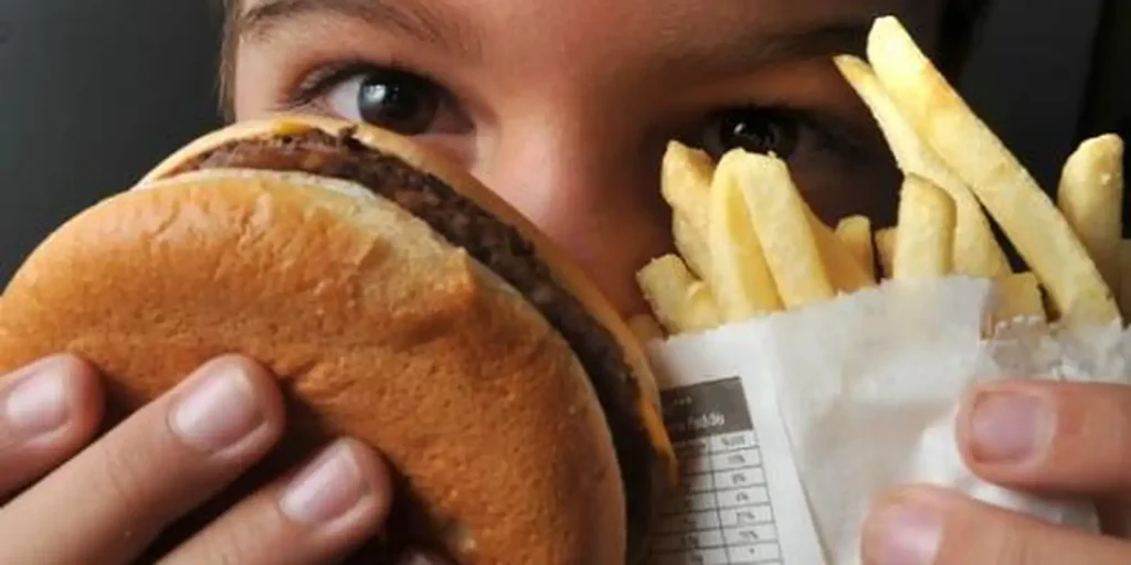 OMS lança primeiro guia contra obesidade infantil e desaconselha remédios e cirurgia até os 9 anos
