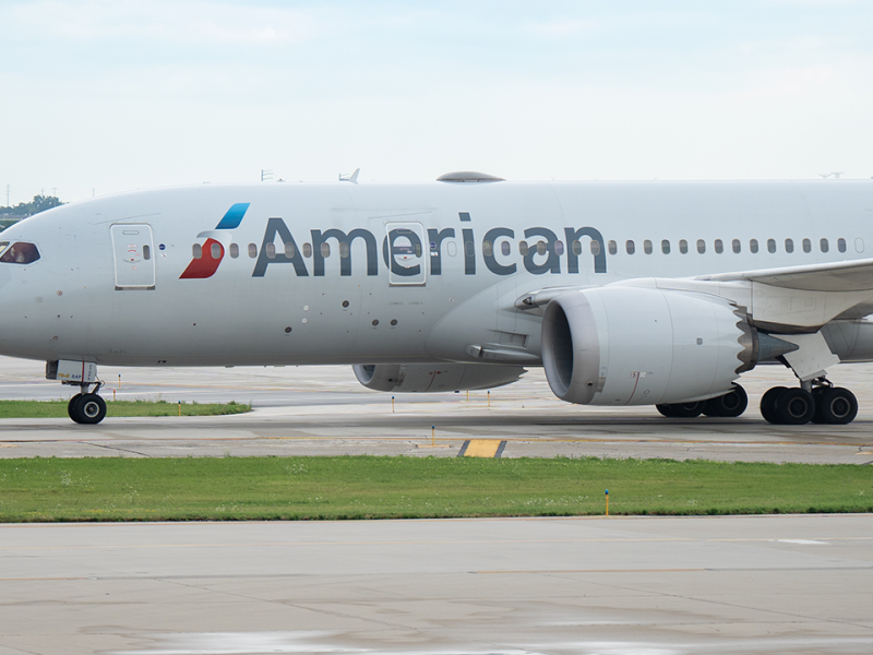 American Airlines plane blows tire during landing at Chicago O'Hare: FAA