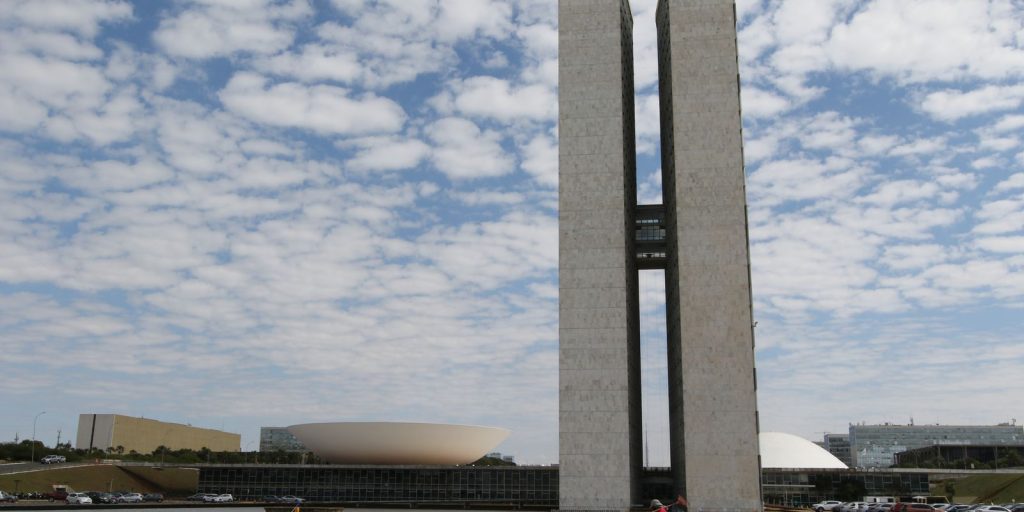Alcolumbre agenda para 6 de outubro votação da PEC que acaba com a escala 6×1 no Senado