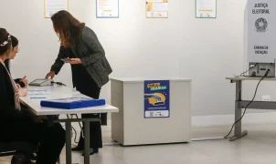 Eleições 2026: celular fica fora da cabine e colinha em papel é permitida
