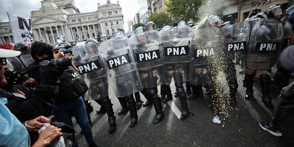 Fim de moratória e nova fórmula reduzem novas aposentadorias em 53% na Argentina