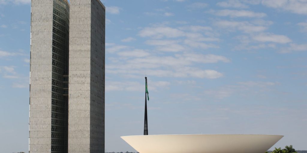 Câmara aprova teto de R$ 140 mil para MEI e perdão de dívidas até outubro de 2026
