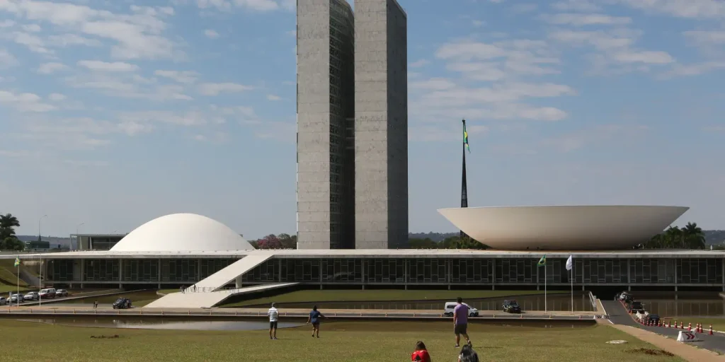 Senado pode antecipar 2º turno da PEC que acaba com a escala 6×1
