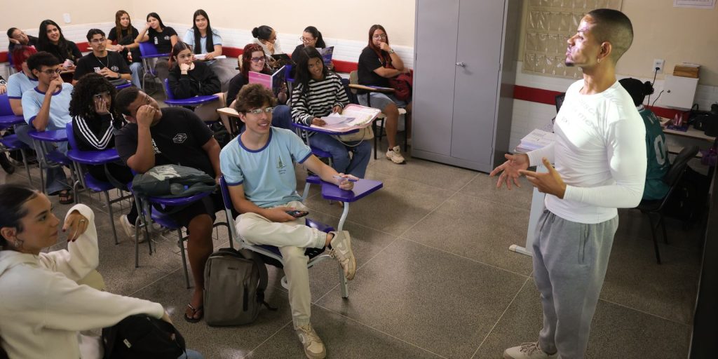Enem 2026: inscritos automaticamente têm até 18 de outubro para escolher idioma da prova