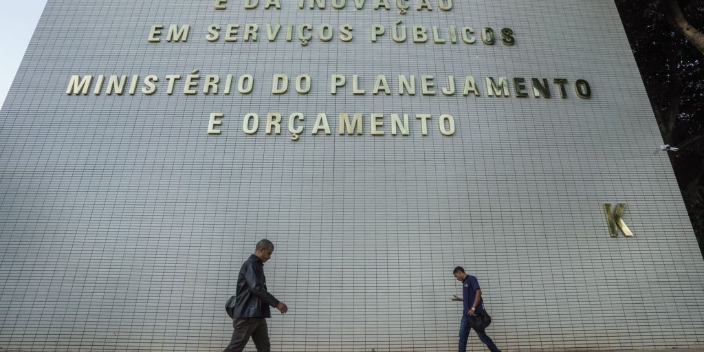 Planejamento quer remanejar R$ 20 bilhões no Orçamento de 2027 para acomodar novos gastos