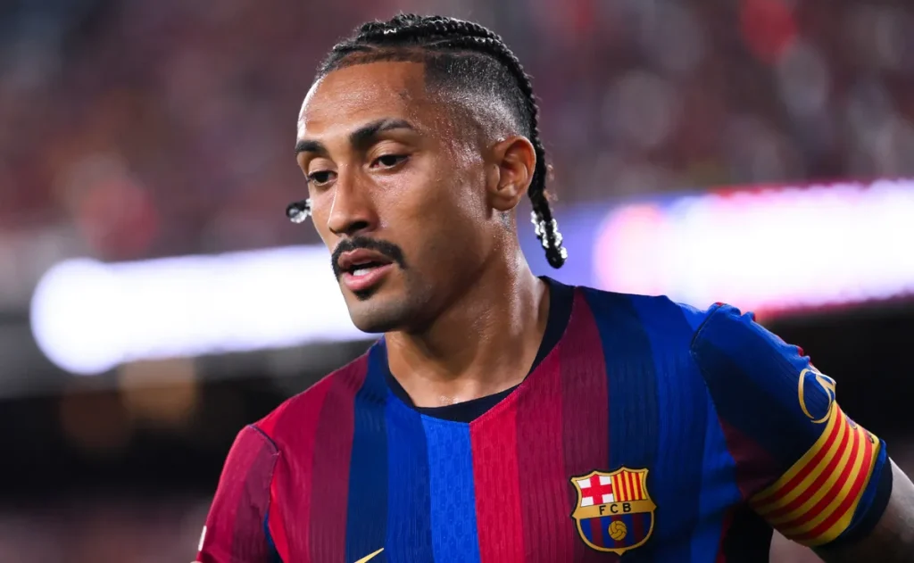 Raphinha desfalca Barcelona em dois jogos e abre espaço para Gabriel Jesus
