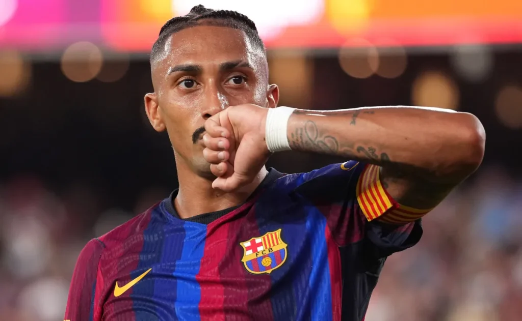 Raphinha desfalca Barcelona contra Getafe e Galatasaray por lesão muscular na coxa direita