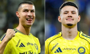 Ronaldo entrega prêmio de melhor em campo a Al-Hamdan após vitória do Al-Nassr