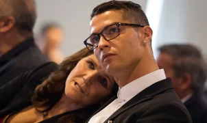 Mãe de Cristiano Ronaldo critica falta de reconhecimento a Portugal e diz que chorou com saída do filho