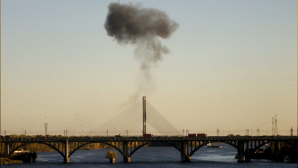 Especialista alerta que Rússia pode esconder repetidores de sinal em Kyiv para guiar drones