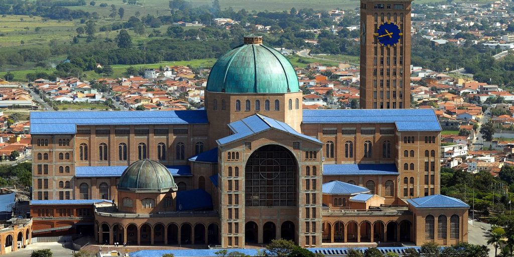 Aparecida celebra Padroeira do Brasil com sete missas e expectativa de 500 mil fiéis