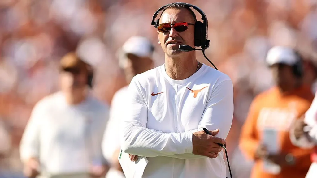 Brian Kelly isenta Arch Manning e aponta Sarkisian como responsável pelos problemas do ataque do Texas