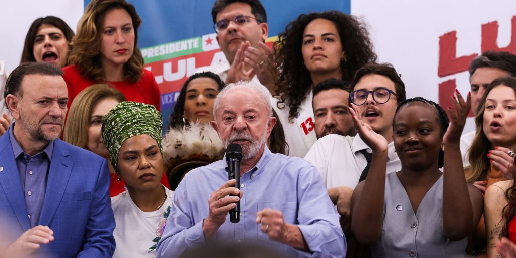 Lula desafia Flávio Bolsonaro a votar pelo fim da escala 6×1