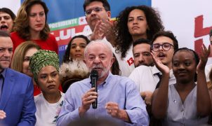 Lula desafia Flávio Bolsonaro a votar pelo fim da escala 6x1