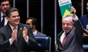 Lula rebate críticas e defende fim da escala 6x1 na promulgação da Emenda 221
