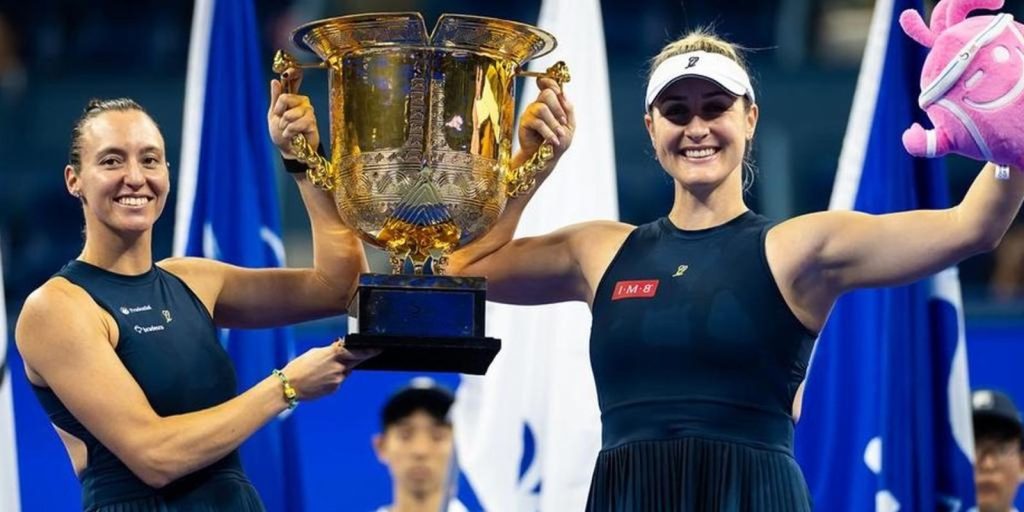 Stefani conquista WTA 1000 de Pequim com Dabrowski e chega ao 5º título do ano