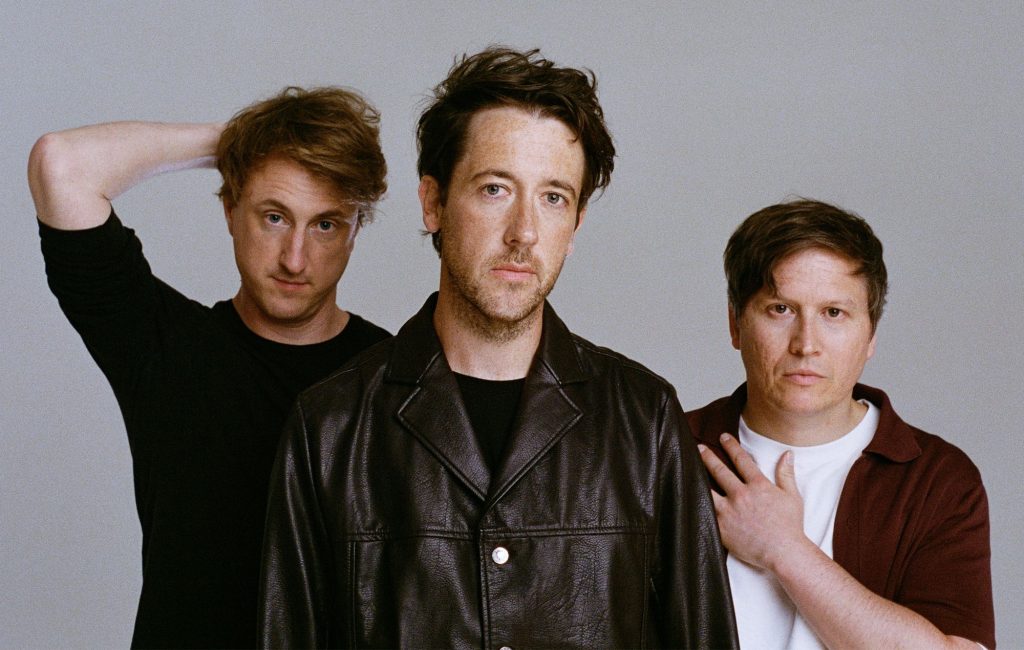 The Wombats anunciam turnê de 20 anos do álbum de estreia com shows no Reino Unido e na Europa