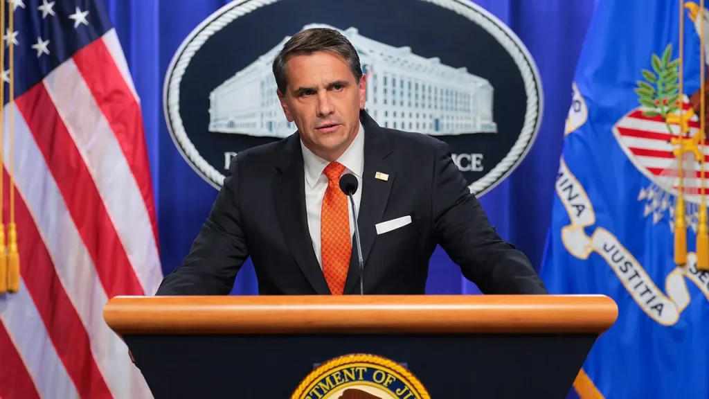 Governo Trump processa Universidade de Delaware por política de mensalidades para imigrantes indocumentados