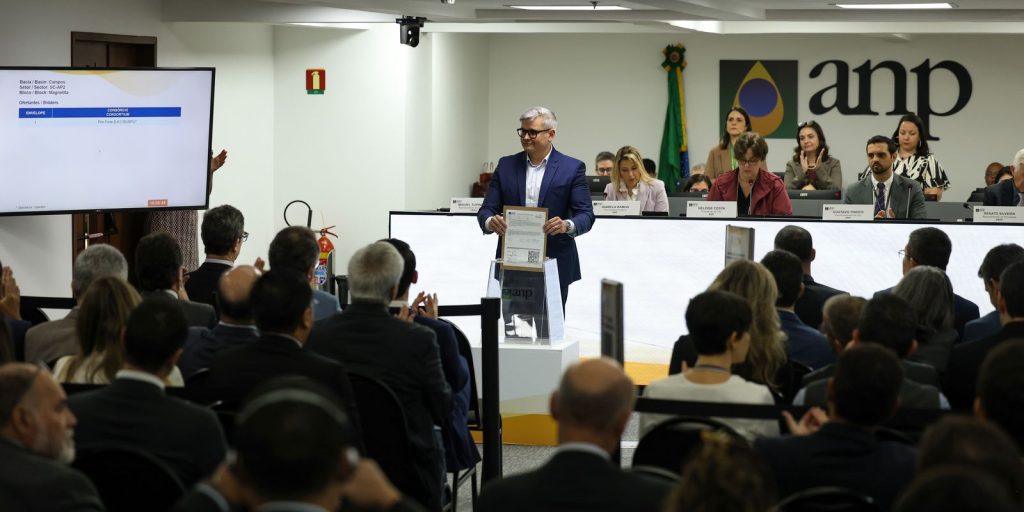 Leilão do pré-sal arrecada R$ 530 milhões e tem maior número de blocos já vendidos