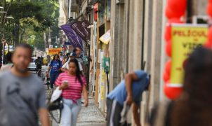 Senado aprova fim da escala 6x1 e trabalhadores relatam esperança por mais tempo livre