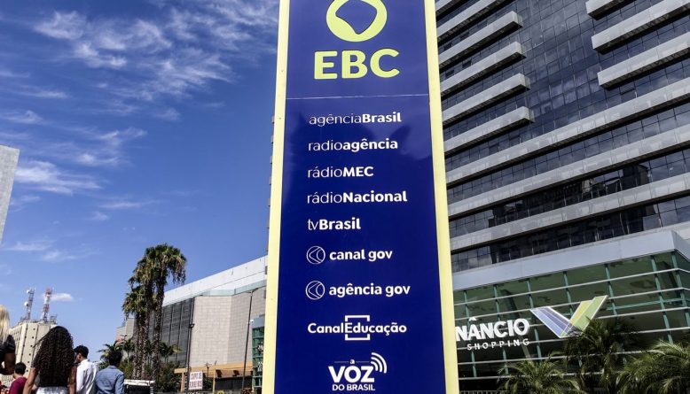 SBT recua e admite erro ao culpar EBC por falha de áudio em propaganda de Flávio Bolsonaro